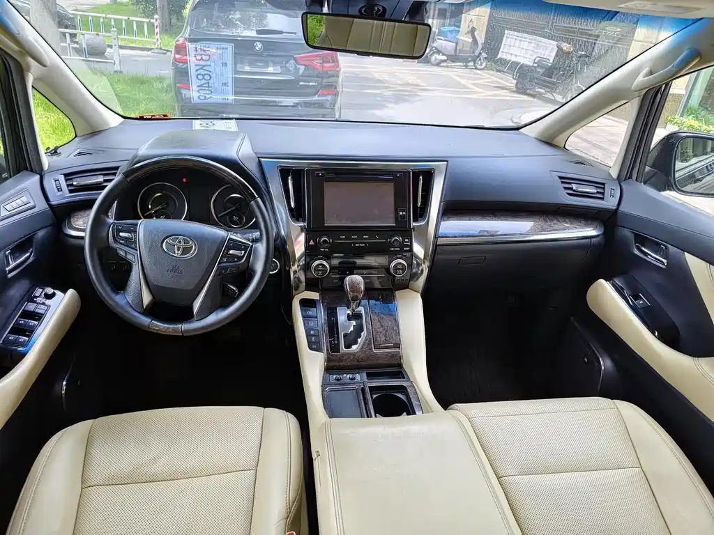 Toyota Vellfire — фото 14