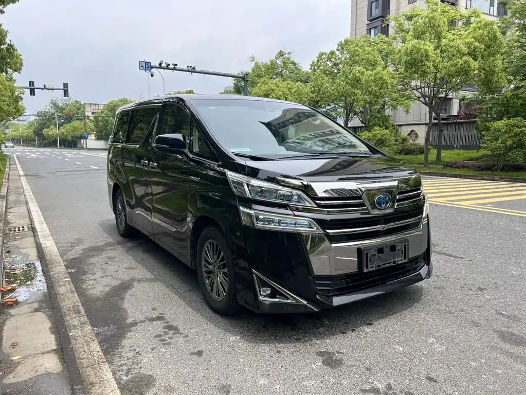 Toyota Vellfire — фото 3