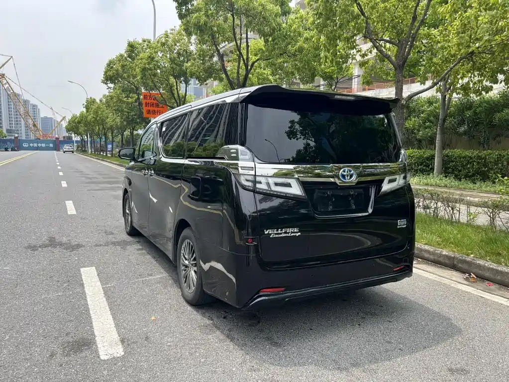 Toyota Vellfire — фото 6