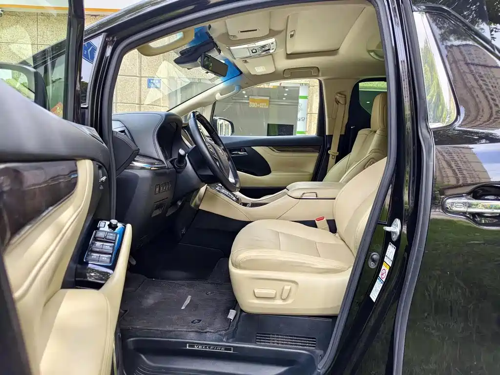 Toyota Vellfire — фото 8