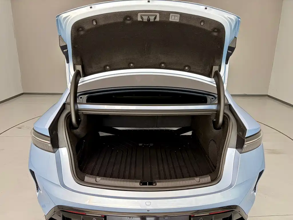 BYD Seal — фото 6
