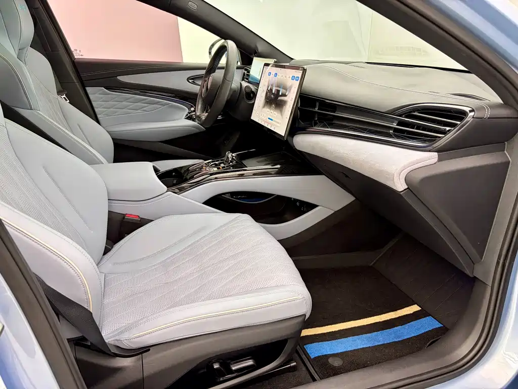 BYD Seal — фото 8