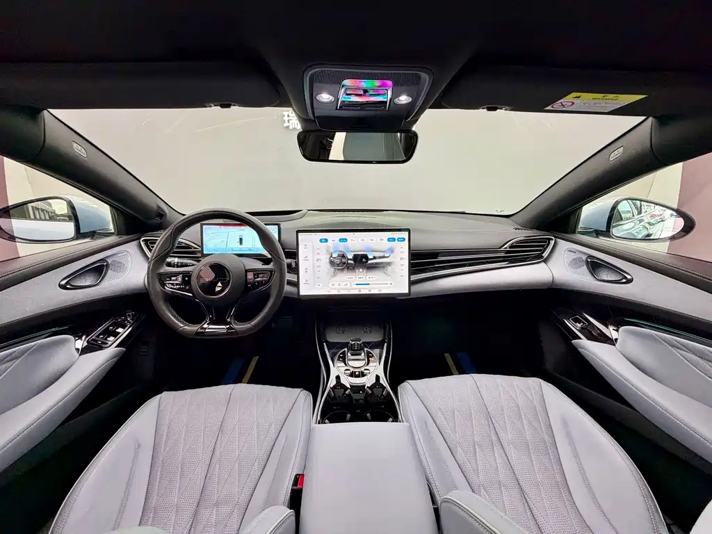 BYD Seal — фото 10