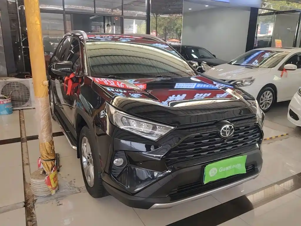 Toyota RAV4 — фото 3
