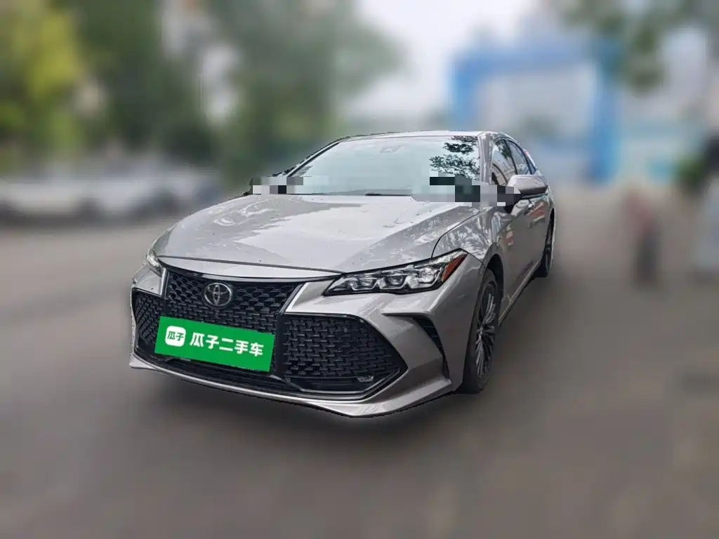 Toyota Avalon — фото 1