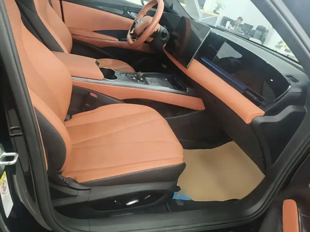 BYD Seal — фото 25
