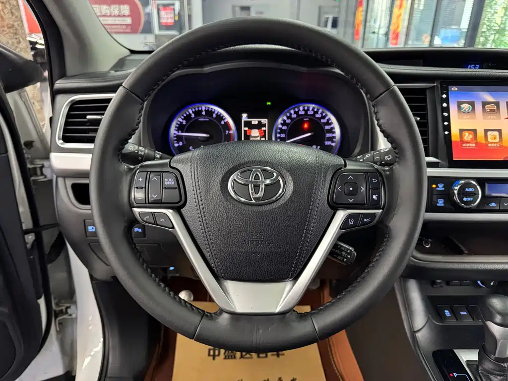 Toyota Highlander — фото 14