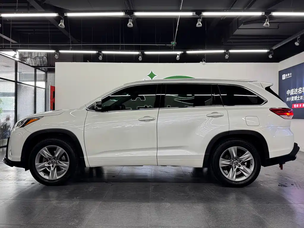 Toyota Highlander — фото 3