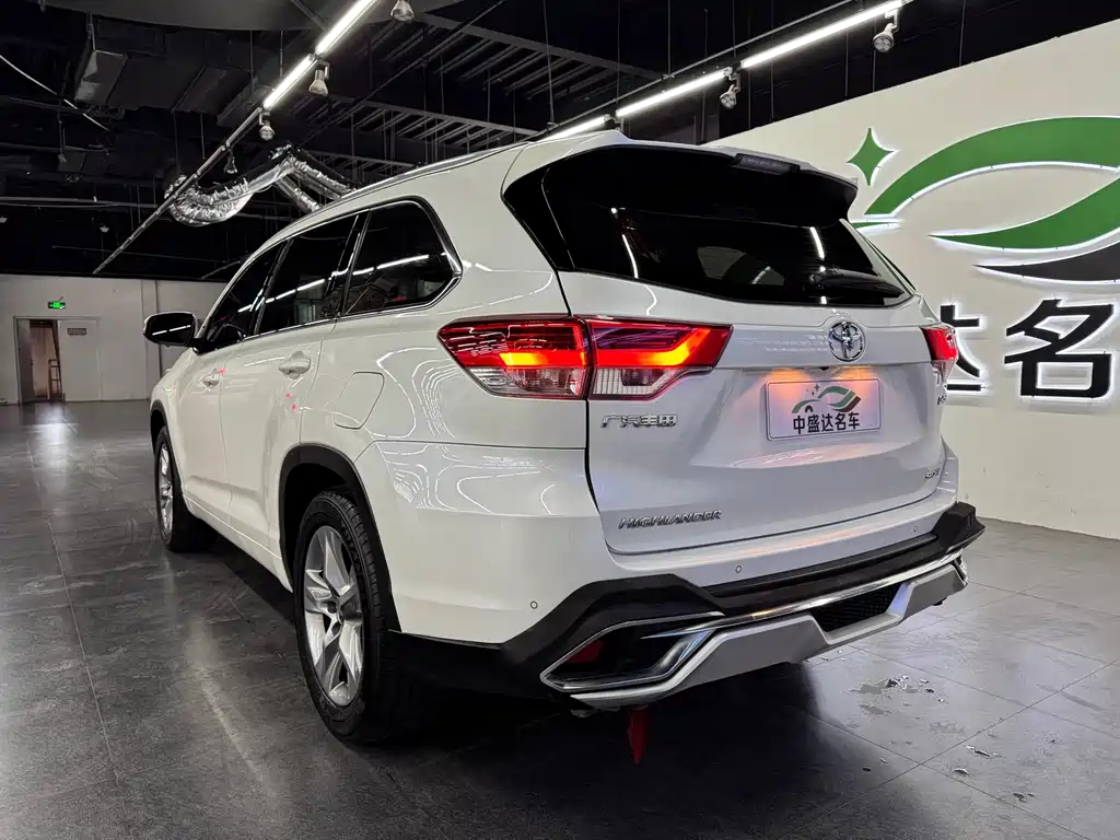 Toyota Highlander — фото 4