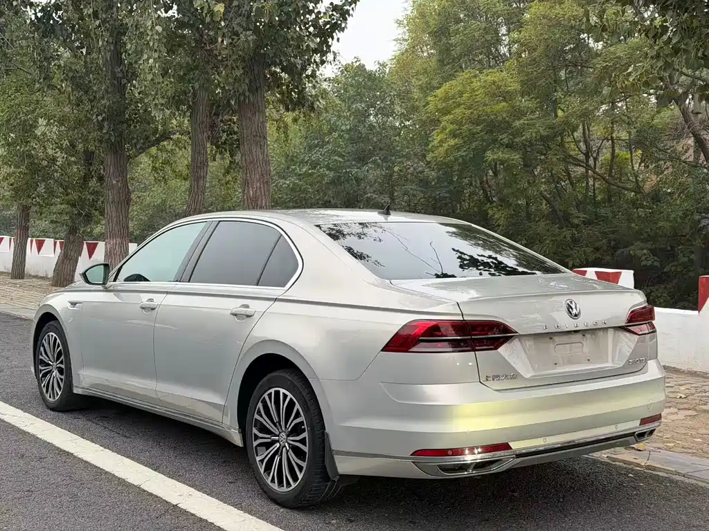 Volkswagen Phideon — фото 5