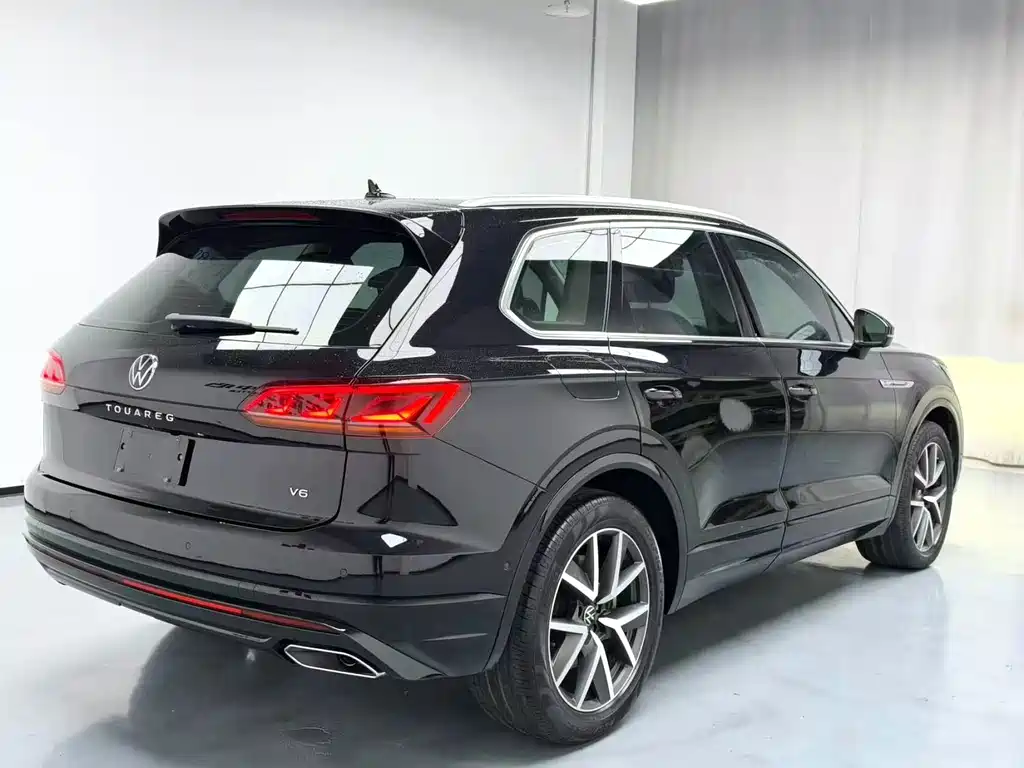 Volkswagen Touareg — фото 9