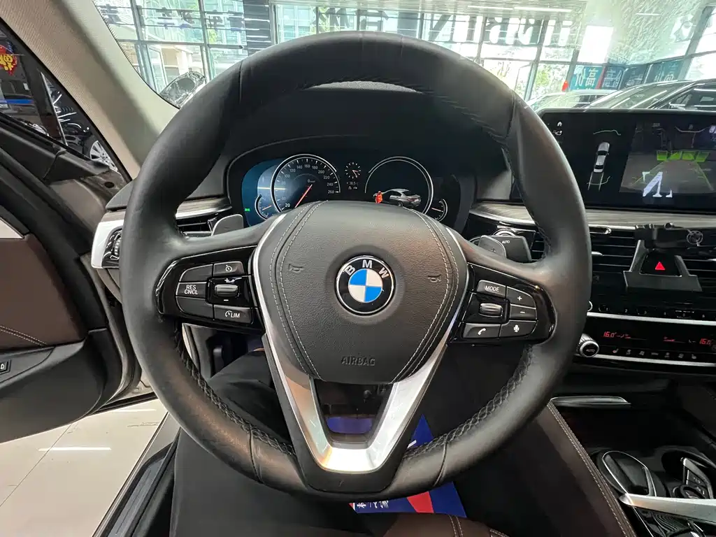 BMW 5 Series — фото 13