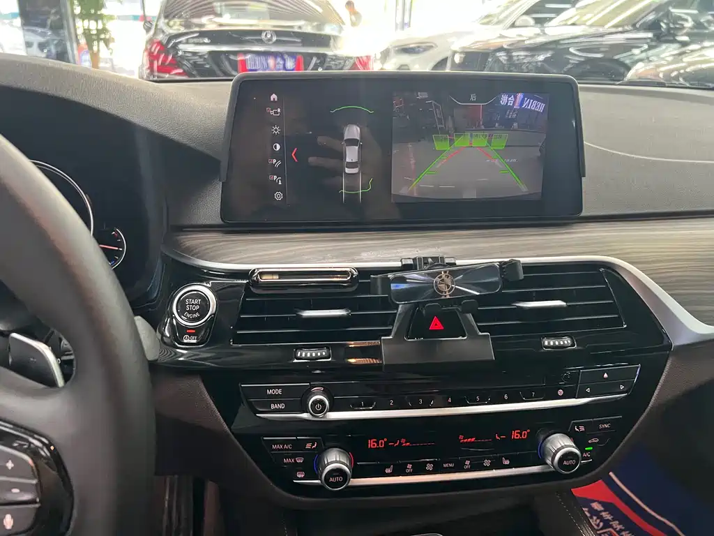 BMW 5 Series — фото 16