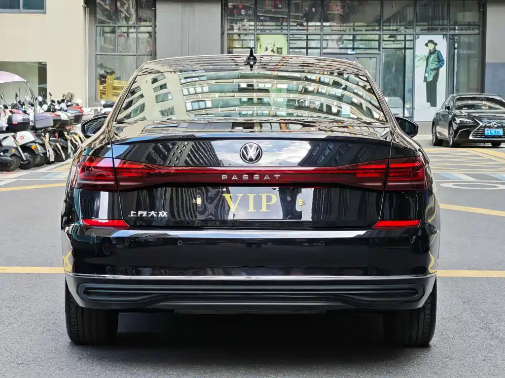 Volkswagen Passat — фото 8