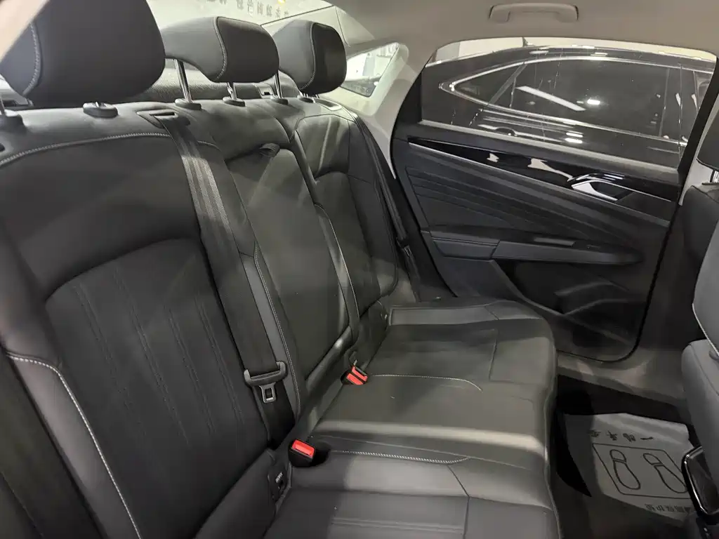 Volkswagen Passat — фото 14