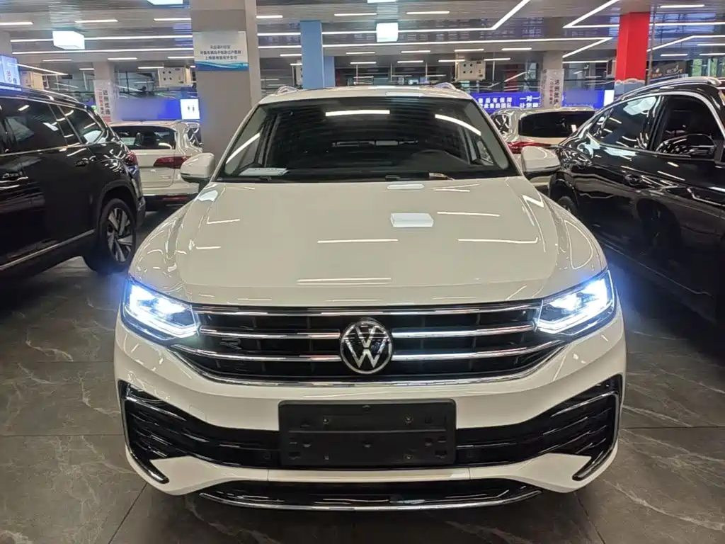 Volkswagen Tiguan L — фото 2