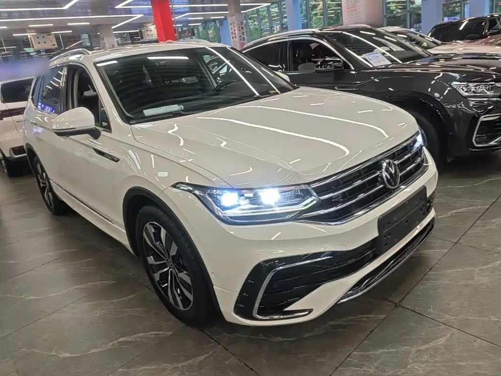 Volkswagen Tiguan L — фото 3