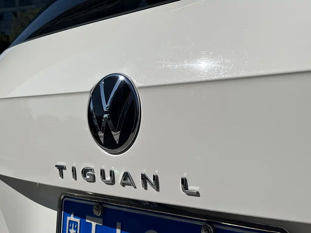 Volkswagen Tiguan L — фото 30