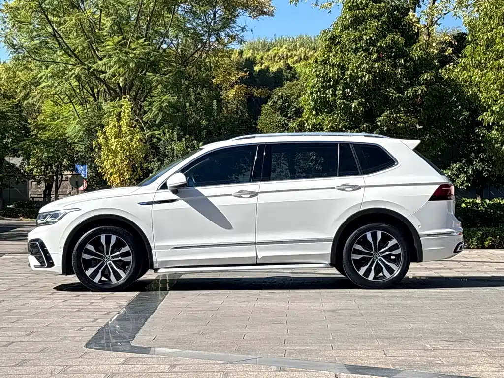 Volkswagen Tiguan L — фото 4