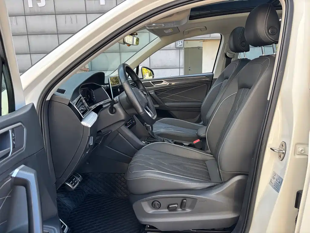Volkswagen Tiguan L — фото 8