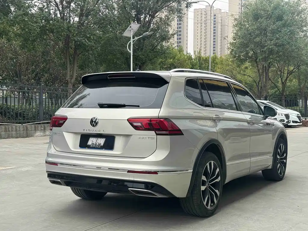 Volkswagen Tiguan L — фото 2