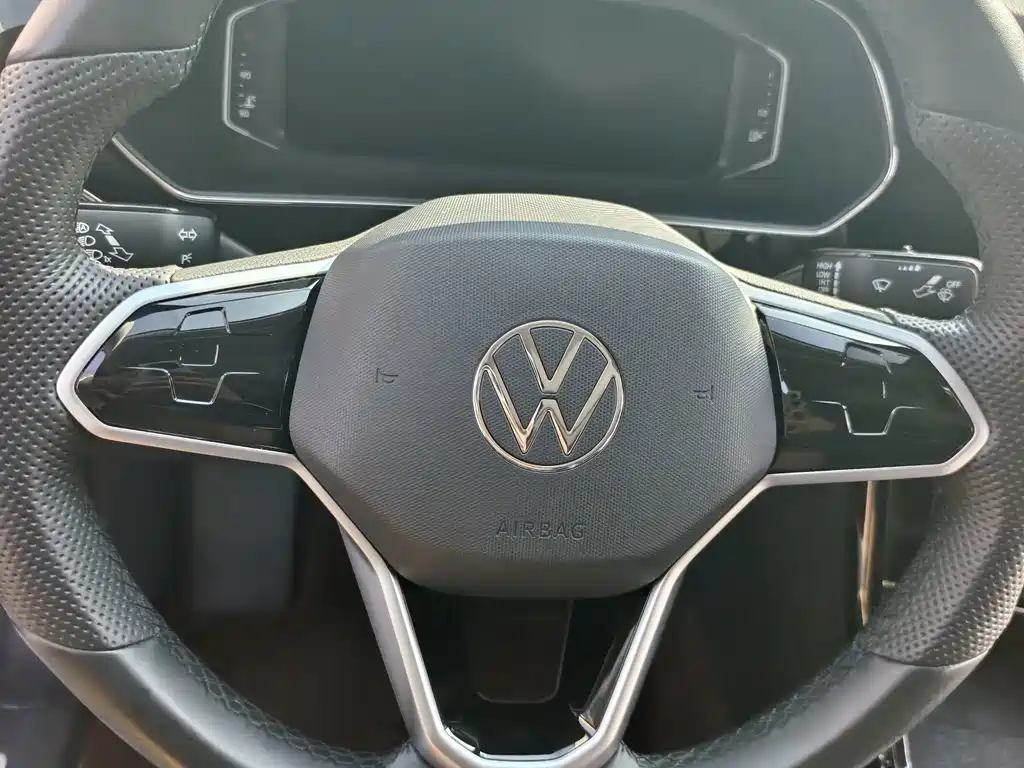 Volkswagen Passat — фото 13