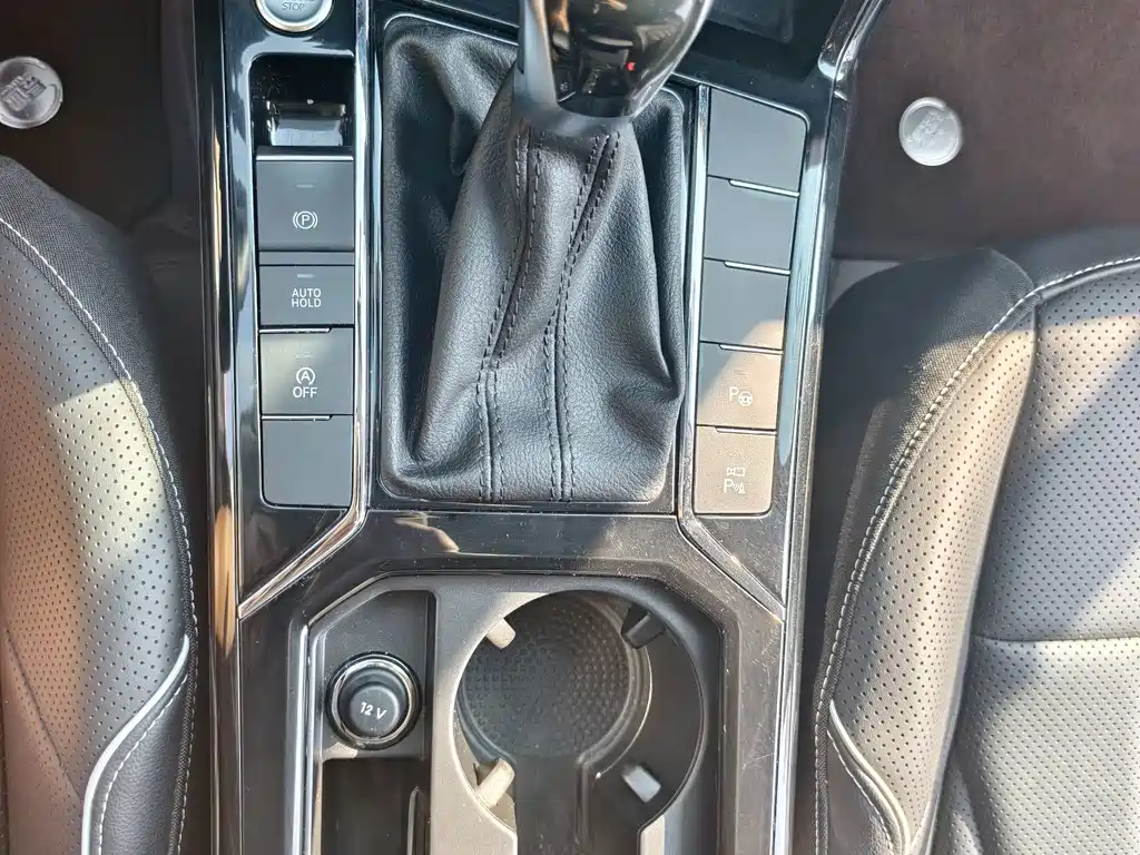 Volkswagen Passat — фото 14