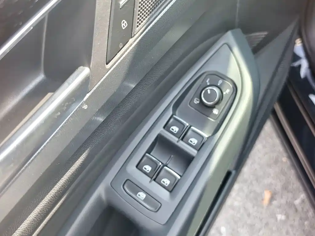 Volkswagen Passat — фото 10
