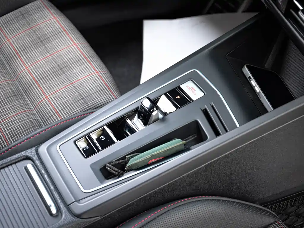 Volkswagen Golf GTI — фото 14
