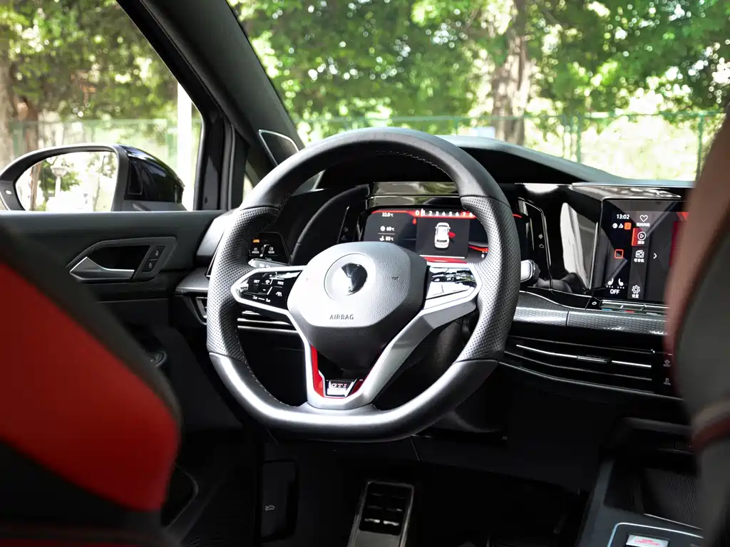 Volkswagen Golf GTI — фото 17