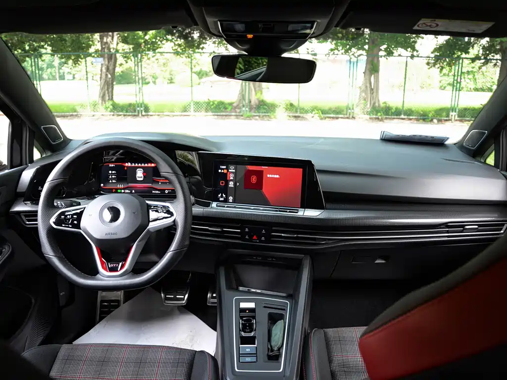 Volkswagen Golf GTI — фото 19