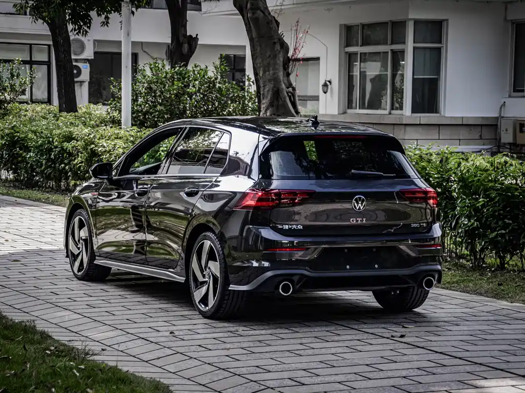 Volkswagen Golf GTI — фото 6