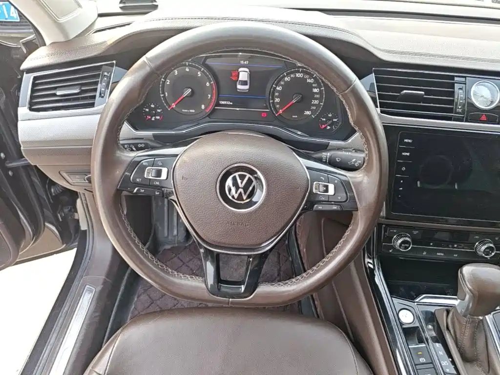 Volkswagen Phideon — фото 10