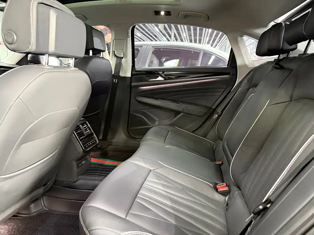 Volkswagen Passat — фото 9