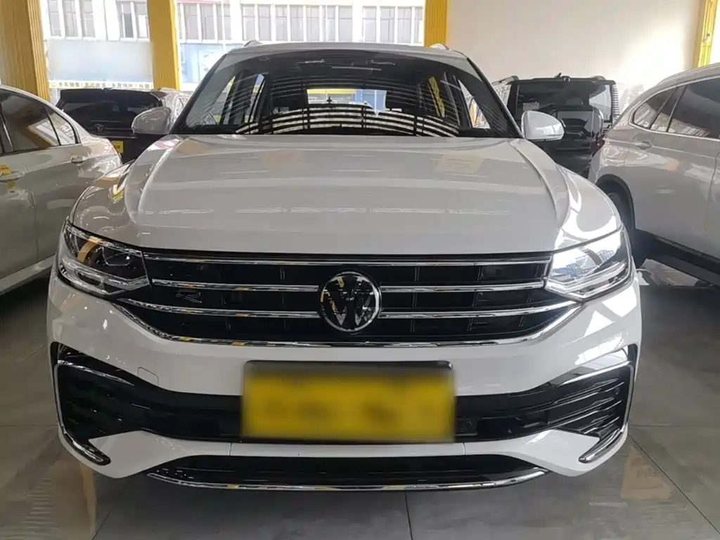 Volkswagen Tiguan L — фото 2