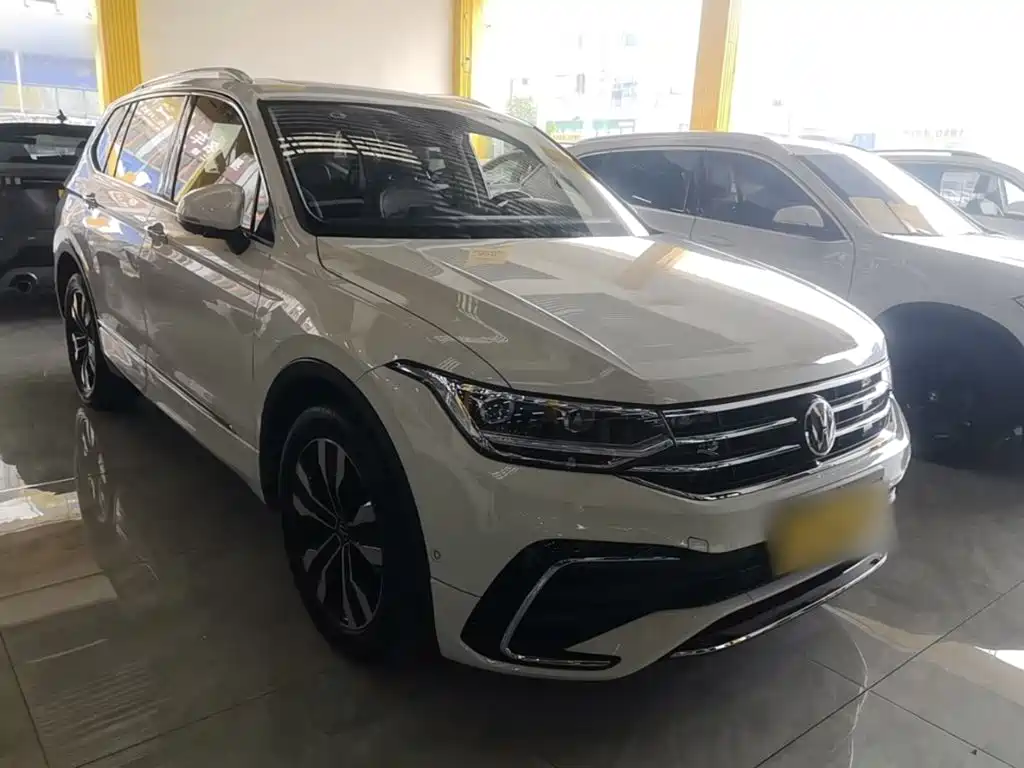 Volkswagen Tiguan L — фото 3