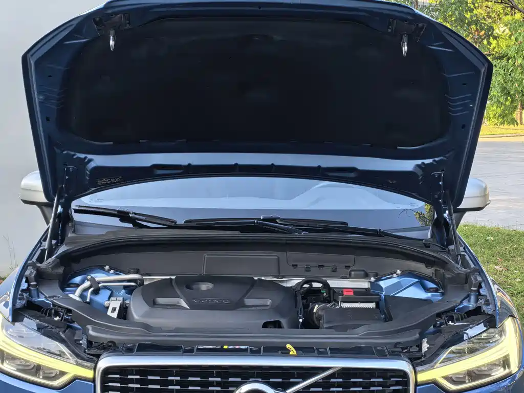 Volvo XC60 — фото 13