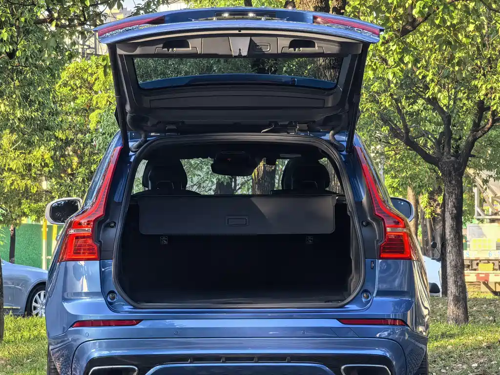 Volvo XC60 — фото 14
