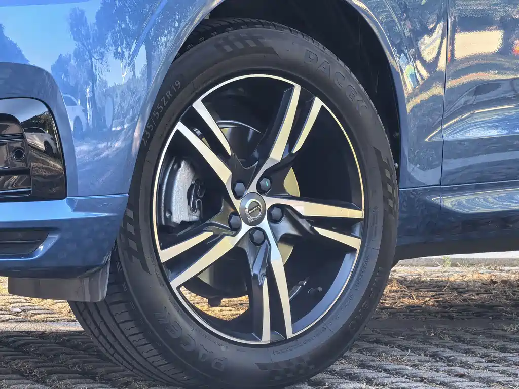 Volvo XC60 — фото 15