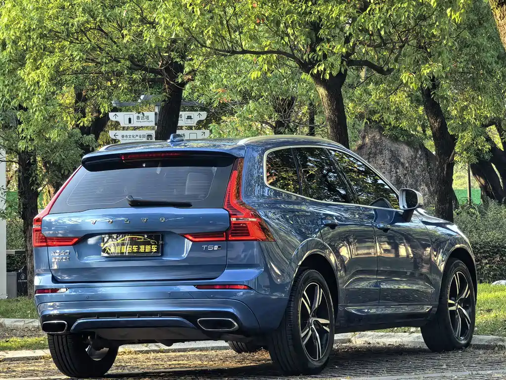 Volvo XC60 — фото 5