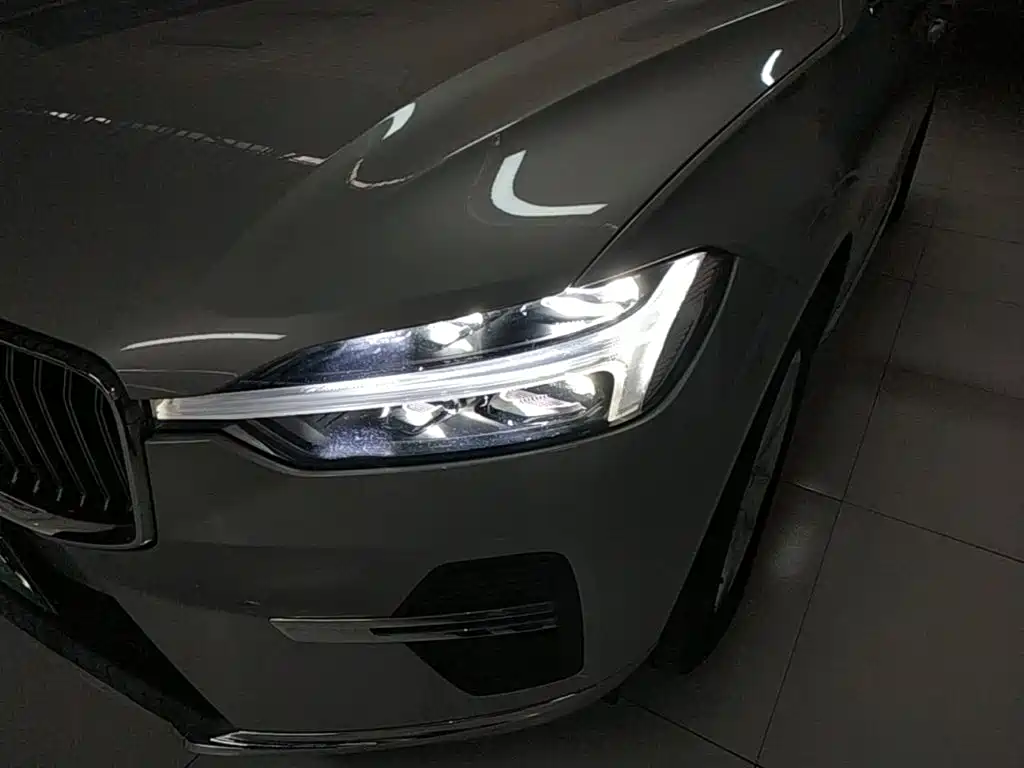 Volvo XC60 — фото 23