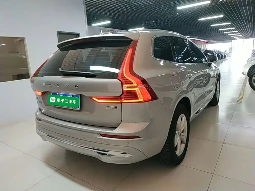 Volvo XC60 — фото 6