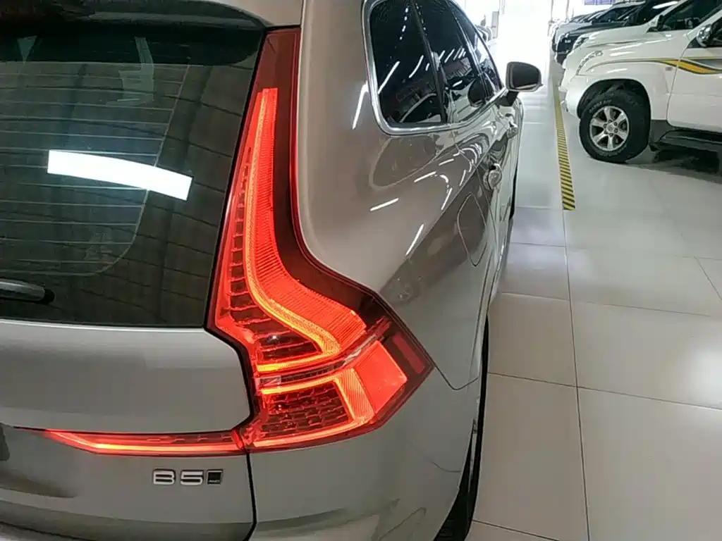 Volvo XC60 — фото 7
