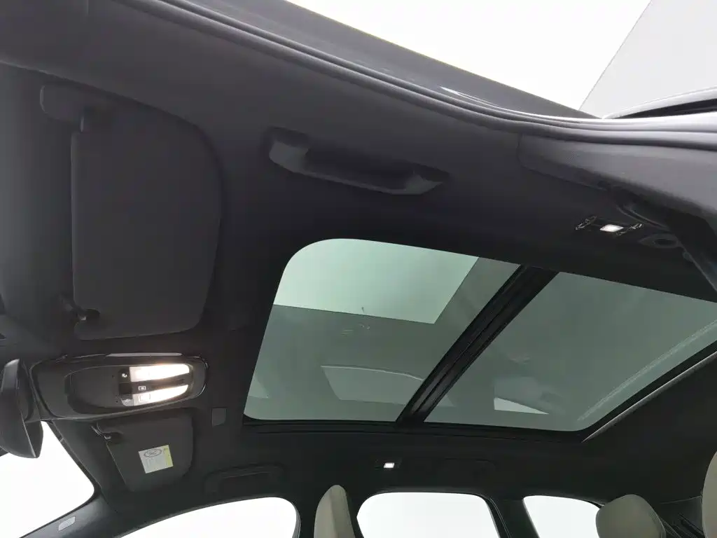 Volvo XC60 — фото 14