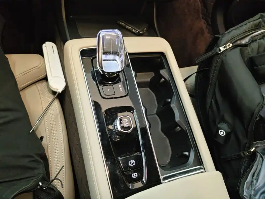 Volvo XC90 — фото 13
