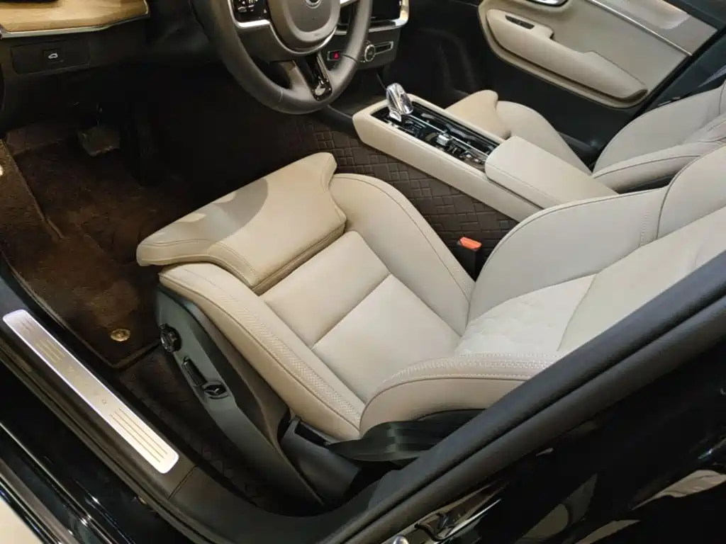 Volvo XC90 — фото 14
