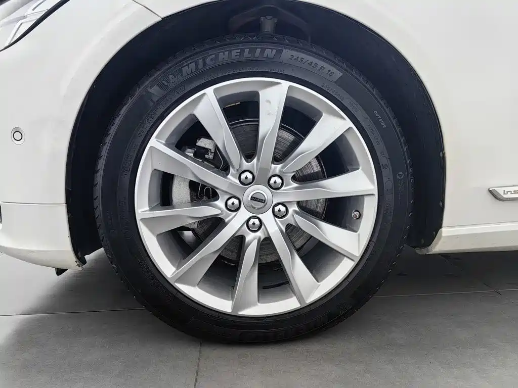 Volvo S90 — фото 17