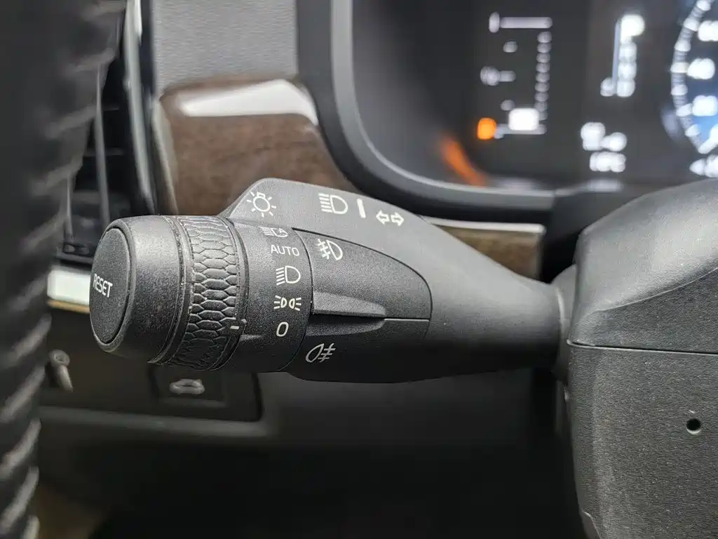 Volvo S90 — фото 21