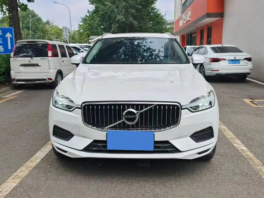 Volvo XC60 — фото 2