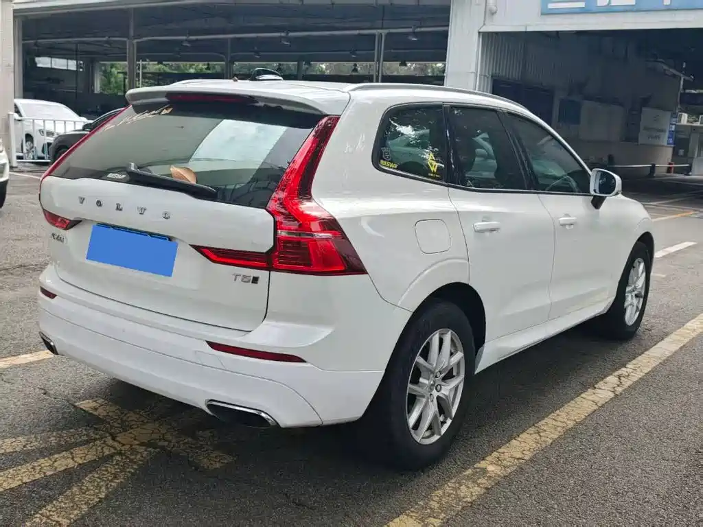 Volvo XC60 — фото 4